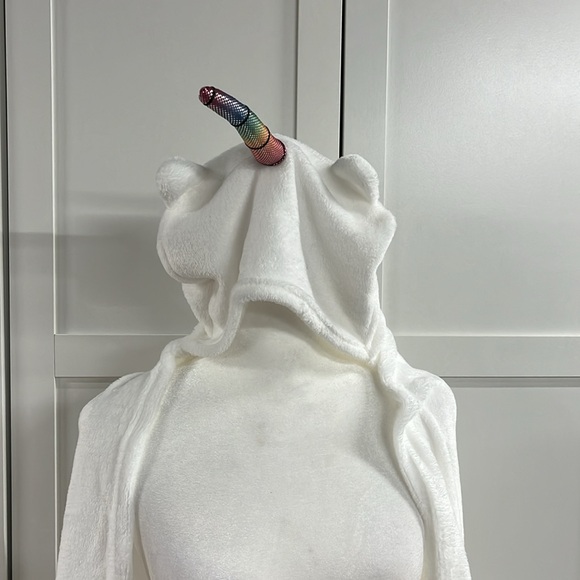 NWOT Adult Hooded Unicorn Blanket - Picture 2 of 4